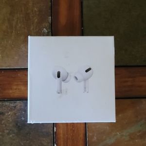 Airpods pro with wireless charging case